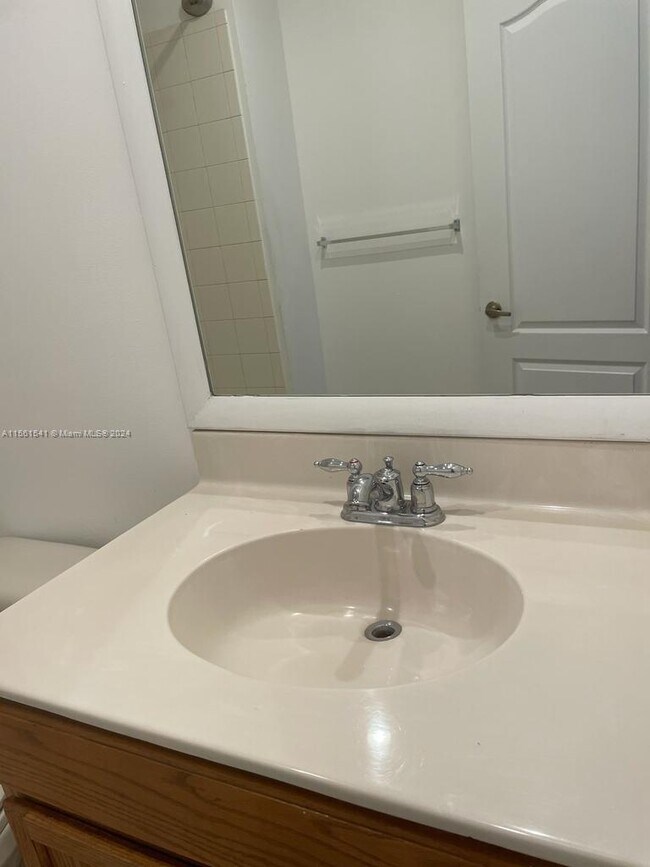 Foto del edificio - 21207 NW 14th Pl