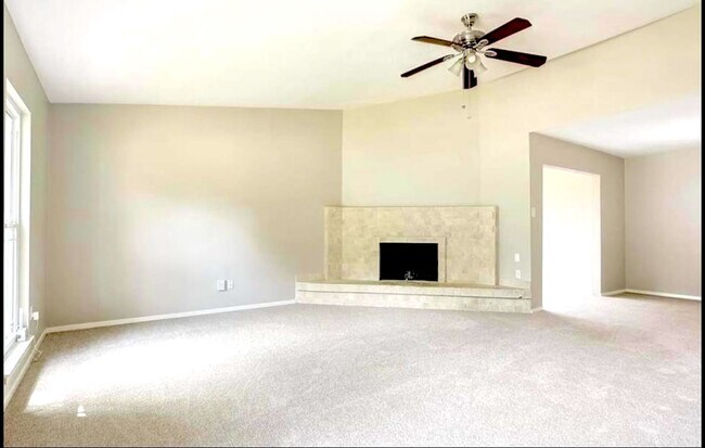 Living room - 9226 Millwood Dr