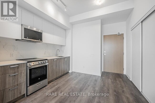 Photo du bâtiment - 1787-1787 St Clair Ave W