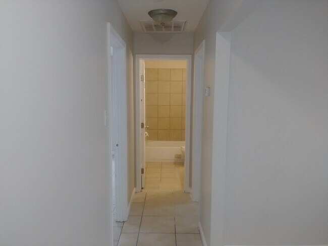 Foto del edificio - 2325-2327 Winthrop St