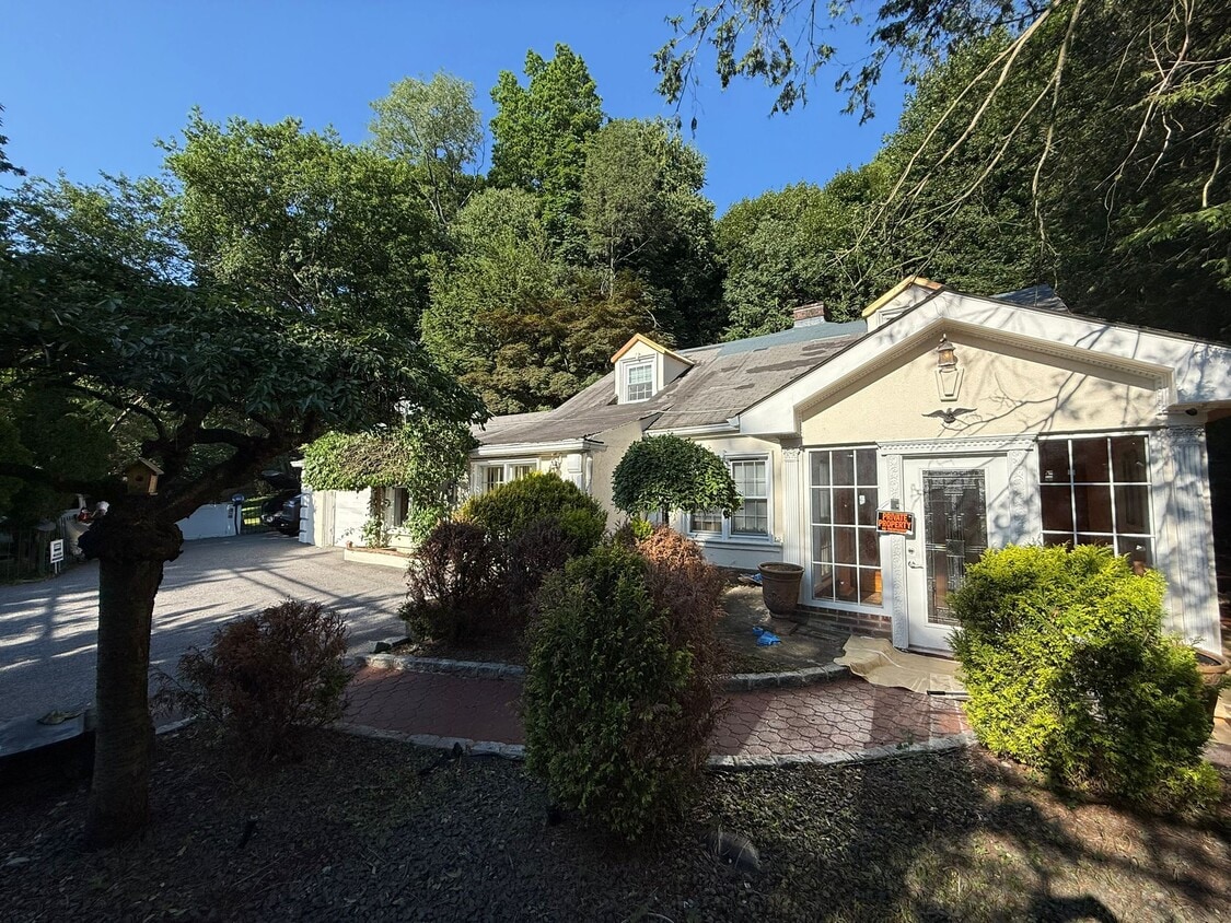 Photo - 445 W Hartsdale Ave (Hartsdale, NY)