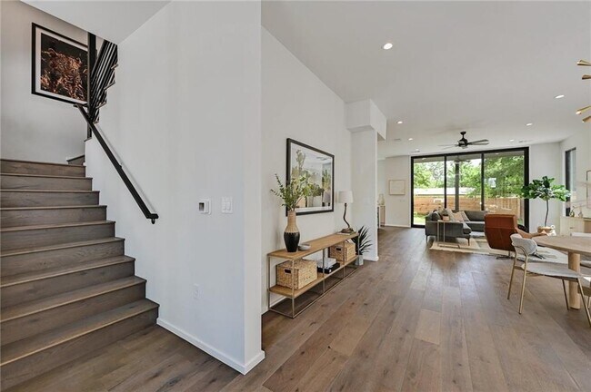 Foto del edificio - 1904 Collier St