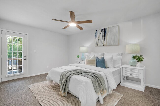 Foto del edificio - 315 Whetherbine Way E