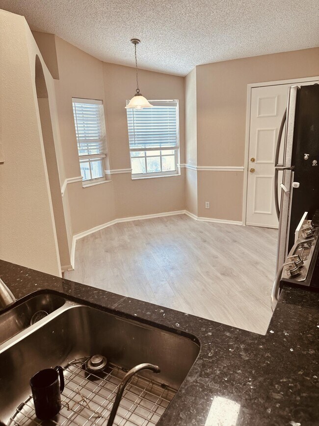 Building Photo - 8108 Summer Shores Dr