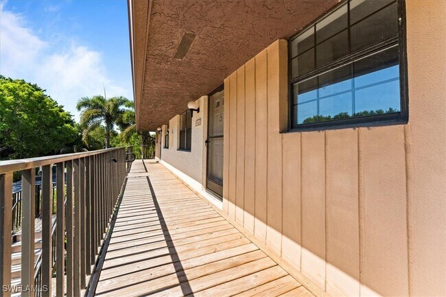 Foto del edificio - 5273 Treetops Dr