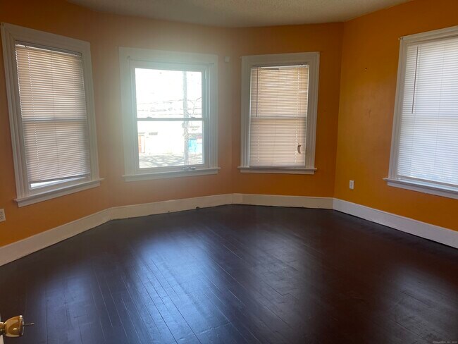 Foto del edificio - 221 Westland St