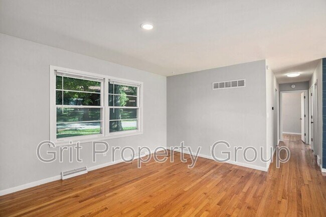 Building Photo - 5717 W 97th St