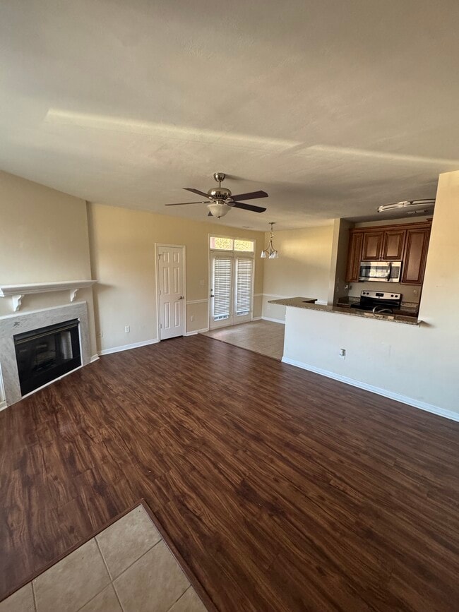 Building Photo - 310 Primrose Ln