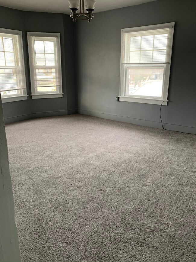 Spacious sun filled living room - 170 Helen St