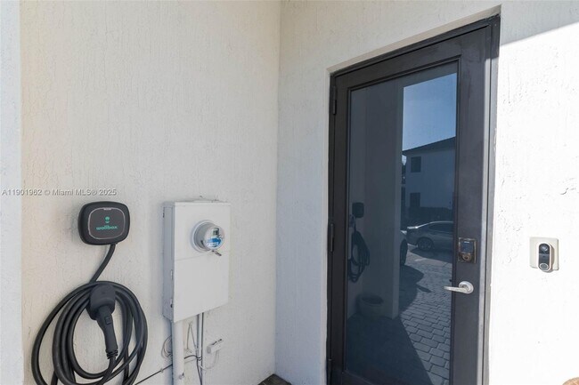 Foto del edificio - 2430 SW 145th Pl