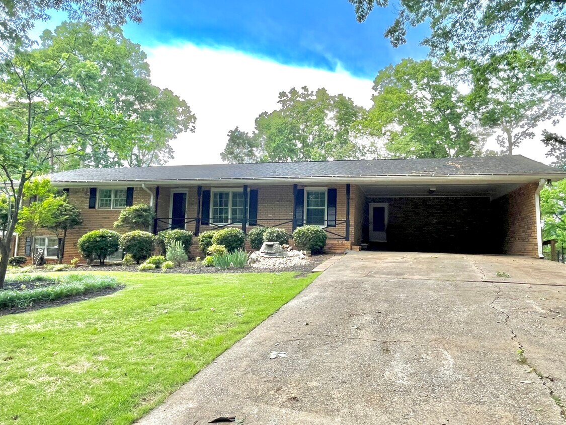 Primary Photo - 2560 Due West Cir NW