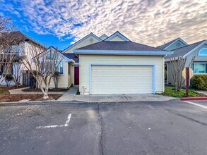 Building Photo - 14 Valley W Cir