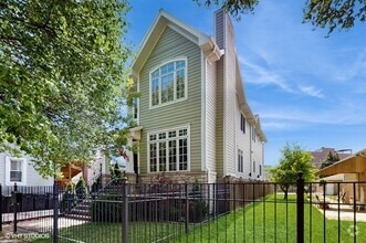 Building Photo - 2215 W Barry Ave