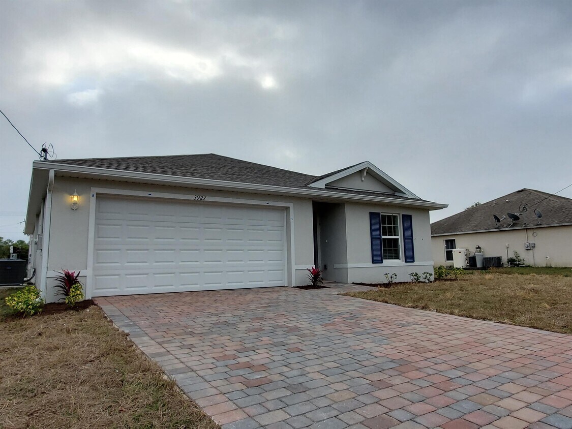 Primary Photo - 3927 NE 23rd Pl