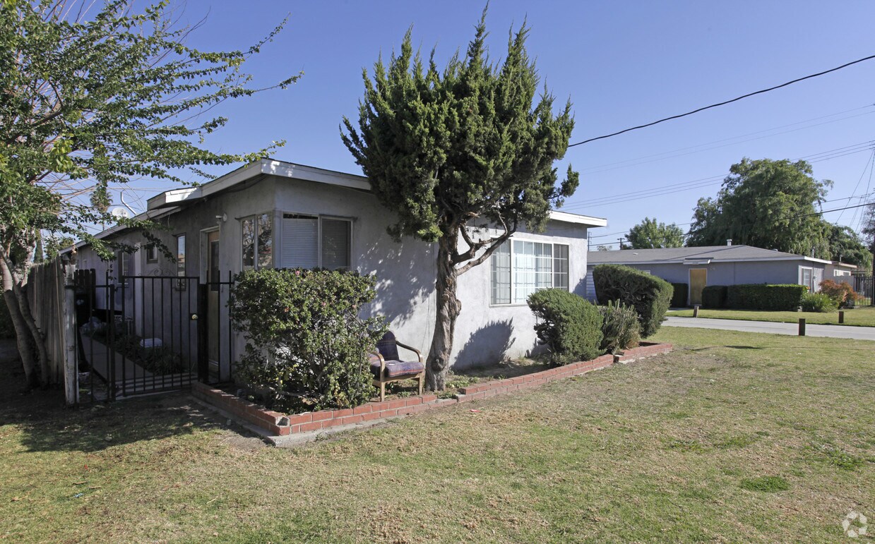 Foto del edificio - 2339-2357 W Roberta Ave