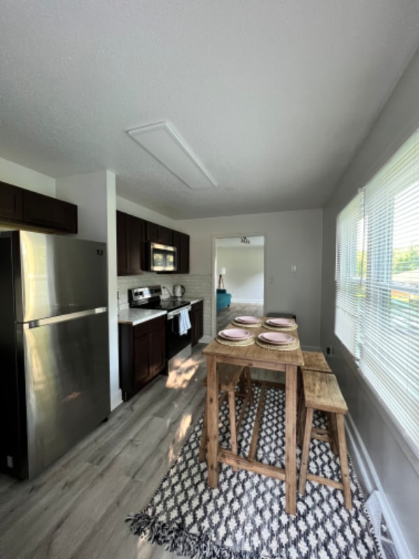 Foto del edificio - 509 W McElhaney Rd