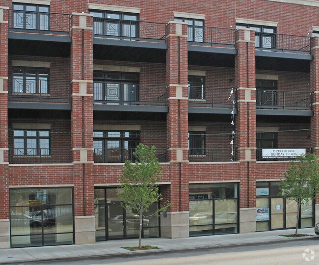 Building Photo - 4141 N Kedzie Ave