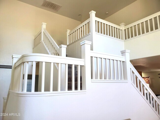 Building Photo - 908 W Juanita Ave