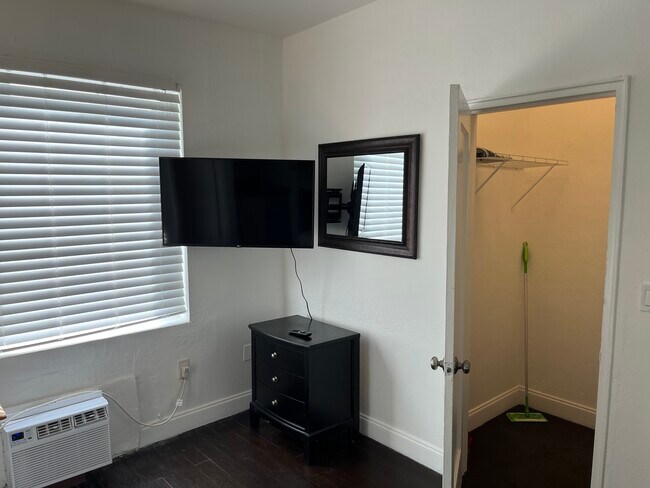 Building Photo - 320 80th St