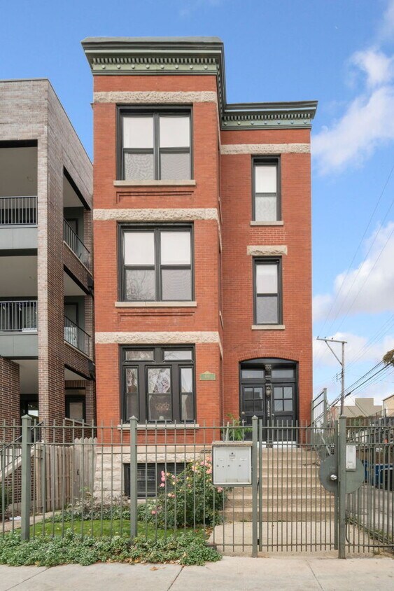 Primary Photo - 1542 N Campbell Ave