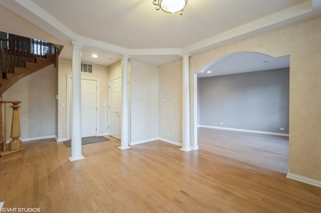 Building Photo - 2032 Valor Ct