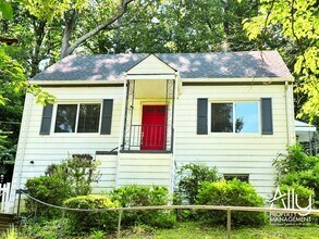Building Photo - 722 McIntire Rd