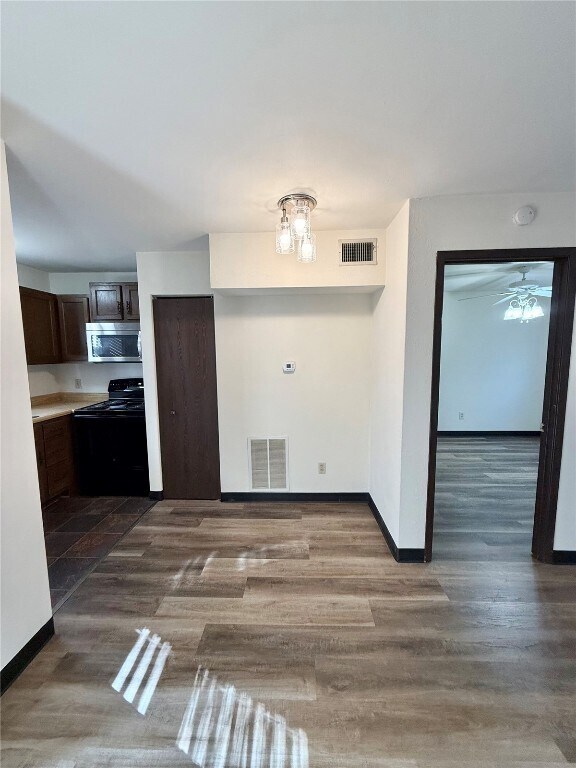 Foto del edificio - 145 Ashley Dr