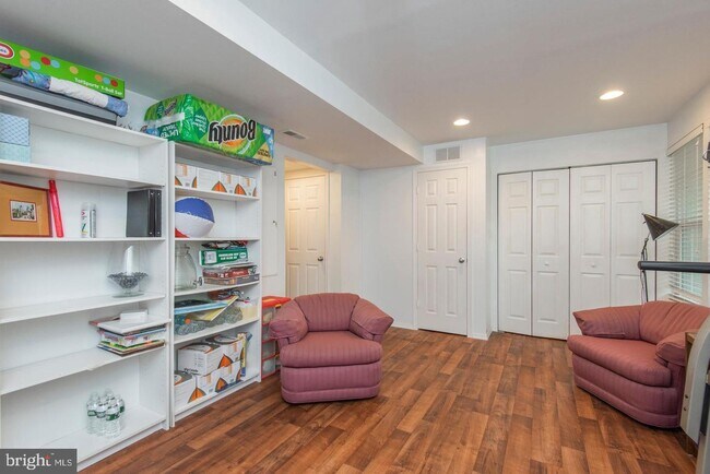 Building Photo - 322 Larose Dr