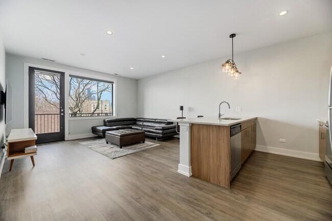 Foto del edificio - 2111 S Halsted St