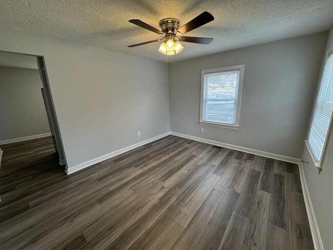 Photo - AVAILABLE TO SHOW! House