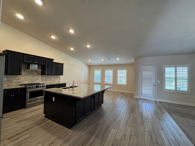 Foto del edificio - 391 Maclure Ave