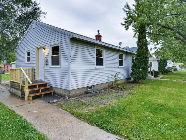 Building Photo - 5125 Bryant Ave N