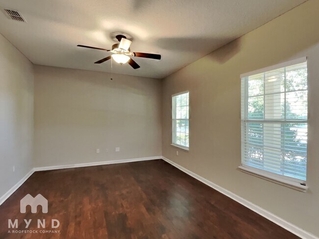 Foto del edificio - 3757 Chasing Falls Rd