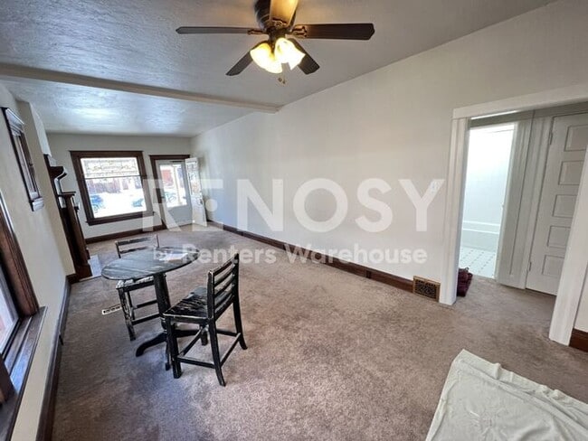 Charming 1 Bed / 1 Bath Duplex with basement Near Washington Park – Available Now! - Charming 1 Bed / 1 Bath Duplex with basement Near Washington Park – Available Now! House