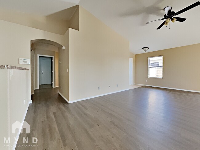 Foto del edificio - 24484 N Shelton Way