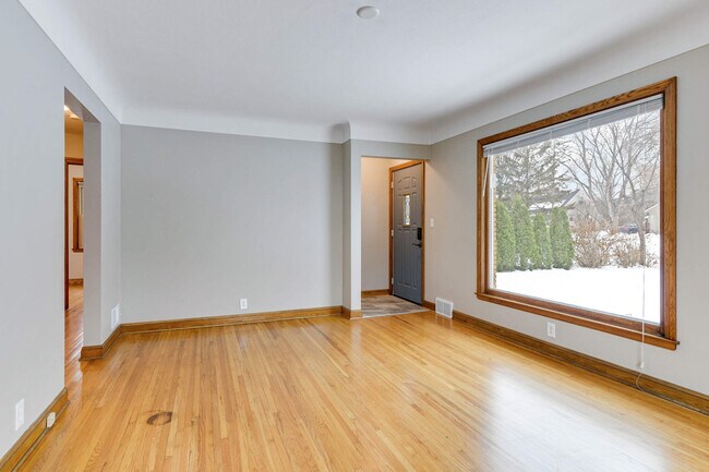 Foto del edificio - 6621 Eliot View Rd