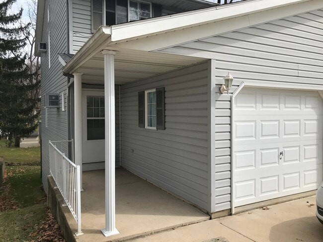 Building Photo - 407 N Linn St