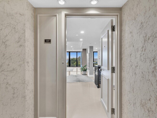 Foto del edificio - 3440 S Ocean Blvd