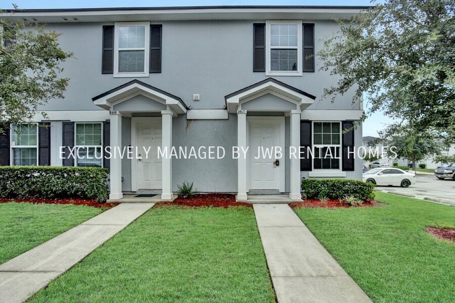 Foto principal - 8451 McGirts Village Ln
