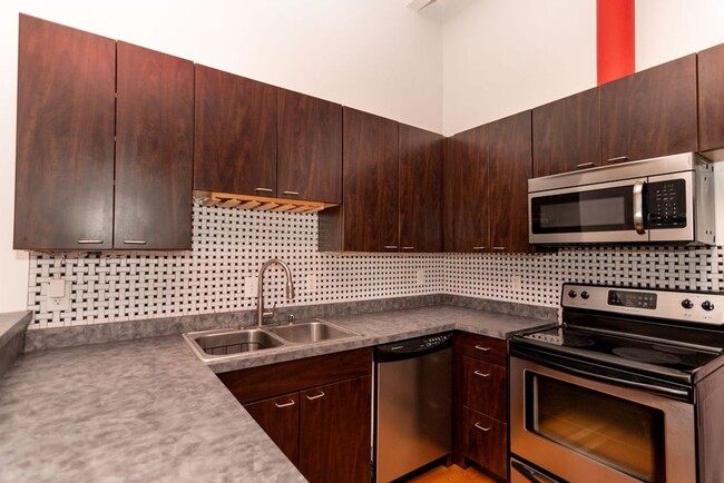 Foto del edificio - 1/2 OFF 1st Mo! Beautiful Condo in Kimball...