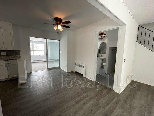 Building Photo - 203 9th St NE