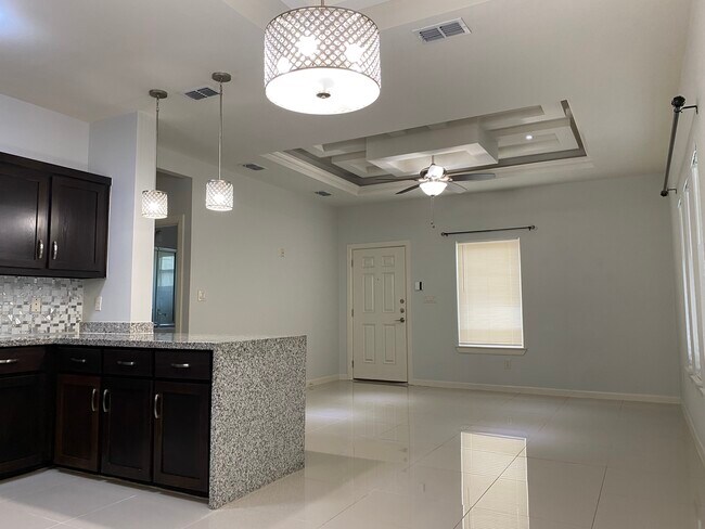 Foto del edificio - 904 E Myrtle Beach Ave