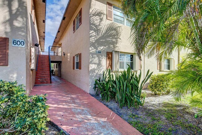 Foto del edificio - 650 SW 2nd Ave