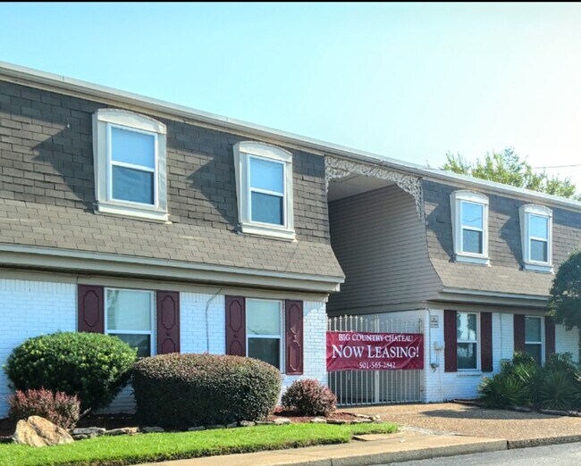 Big Country Chateau Apartments in Little Rock, AR