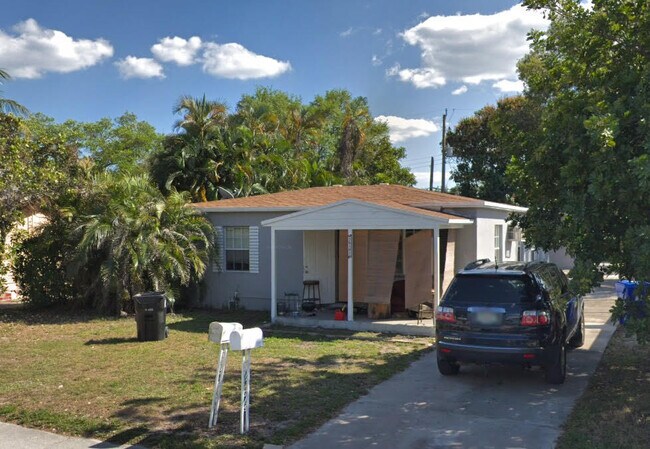 Foto del edificio - 244 SW 21st St
