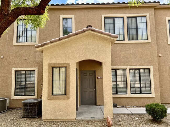 Building Photo - 2071 Hussium Hills St