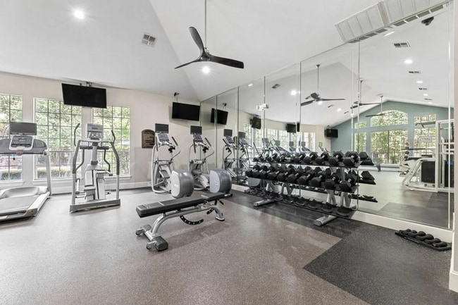 Building Photo - Your Modern Retreat Awaits