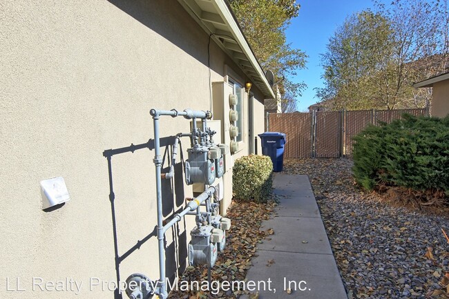 Foto del edificio - 595 Sunny Ln