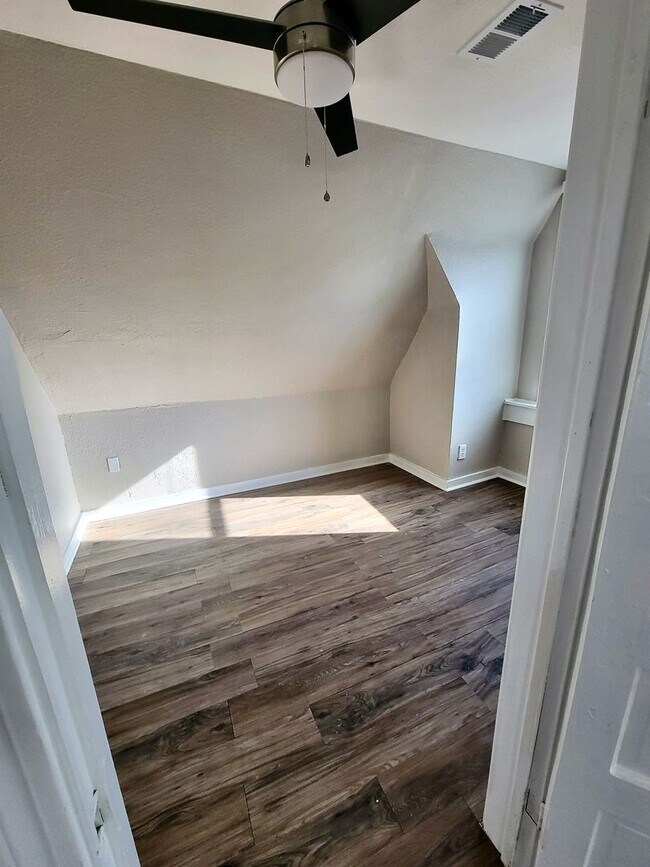 Foto del edificio - *** Amazing Shadyside Location * Renovated...