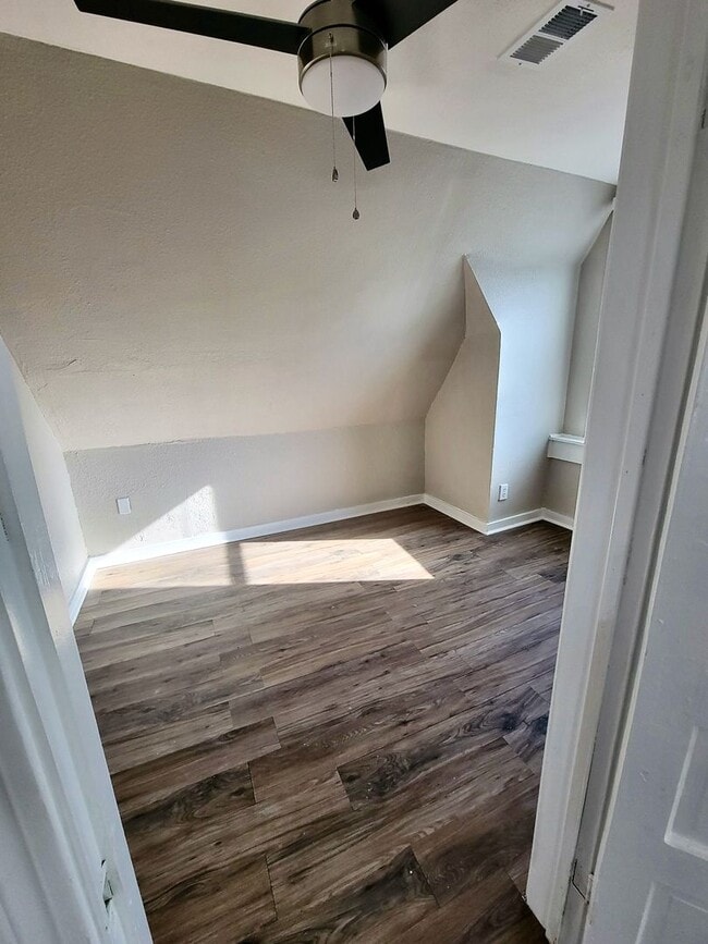 Building Photo - *** Amazing Shadyside Location * Renovated...